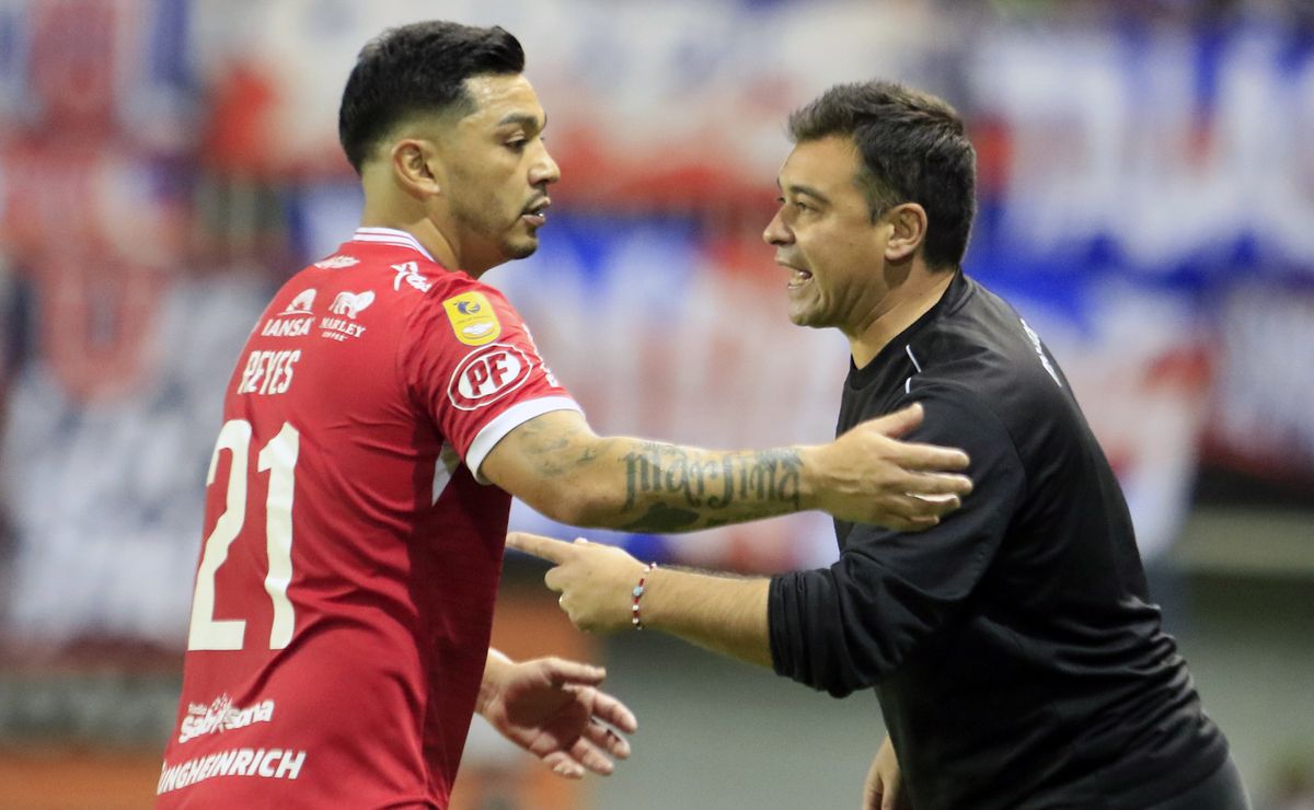 Los hinchas se ilusionan: la canción que le pide a Ñublense y Lolo Reyes ser campeones de la Copa de la Liga