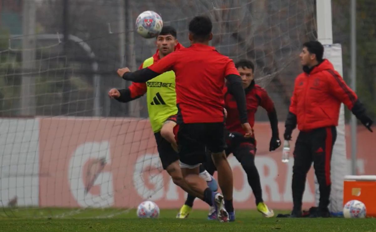 Cristian Riquelme revive en Colo Colo: el lujo a un criticado que le da camiseta de titular ante Cobresal