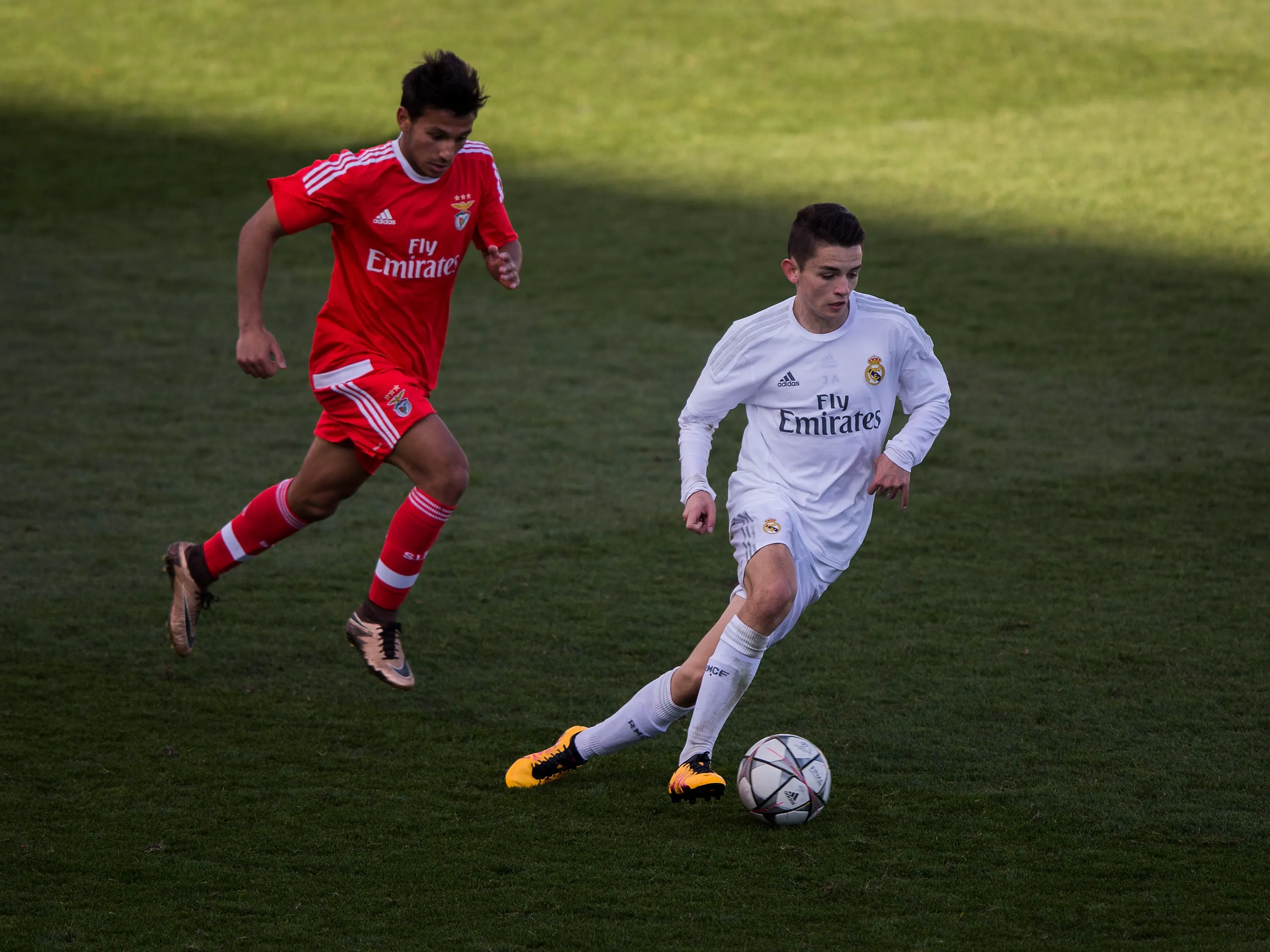 Álvaro Fidalgo fue surgido en las inferiores del Real Madrid. Ahí jugó en su equipo filial y pudo debutar en el plantel profesional. | Foto: Getty Images.