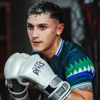 Junior Cruzat arriesga su invicto y título mundial ante un peligroso colombiano en Santiago