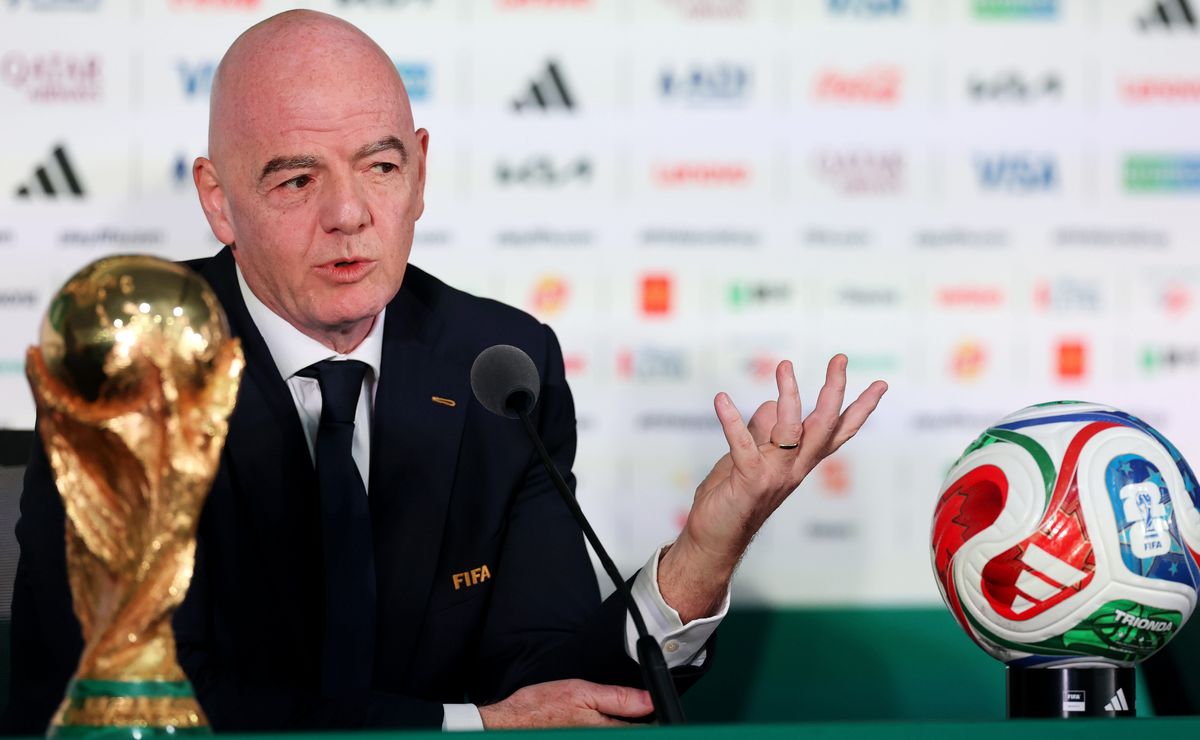 Gianni Infantino defiende la postura de FIFA por el árbitro deportado del Mundial: “A veces hay que relajarse”