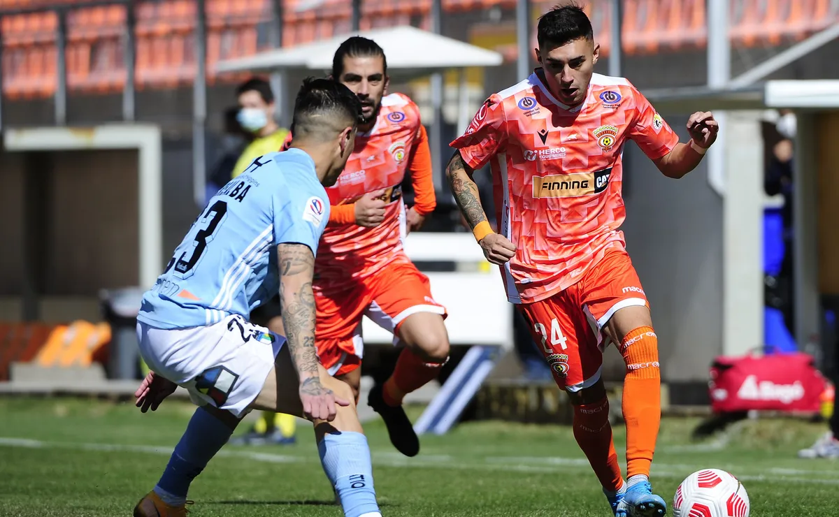 Jugador de fútbol, de Colo Colo a campeón en Europa Jugador de fútbol, de Colo Colo a campeón en Europa