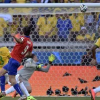 Pinilla recuerda su palo contra Brasil y el tatuaje: "Marcó a todo Chile"