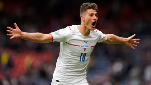 Patrik Schick le hizo un golazo a Escocia en la Euro 2020.