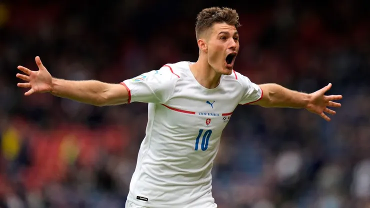 Patrik Schick le hizo un golazo a Escocia en la Euro 2020.