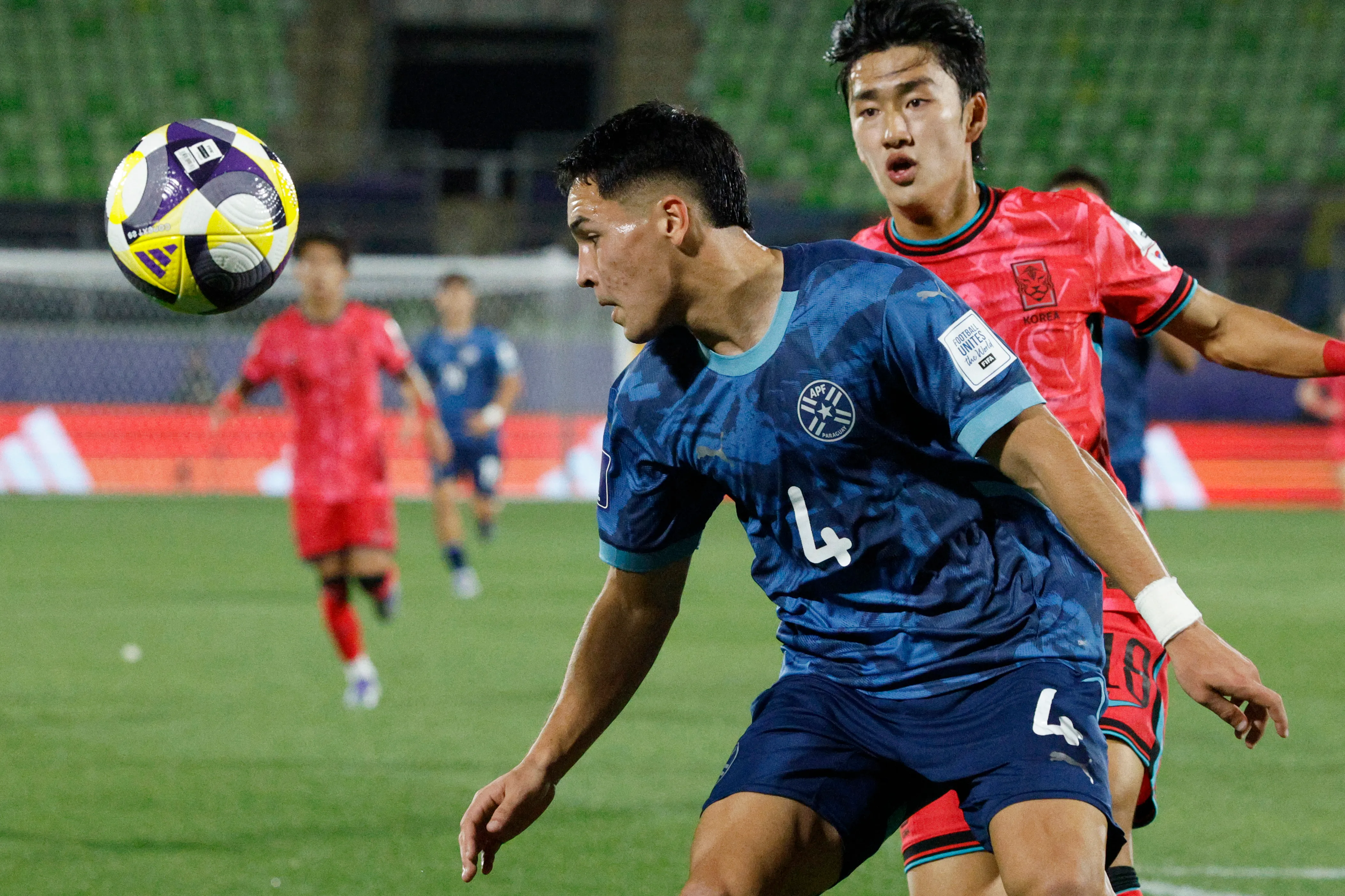 Alexandro Maidana en acción ante Corea del Sur en el Mundial de Chile. (Martin Thomas/Photosport).
