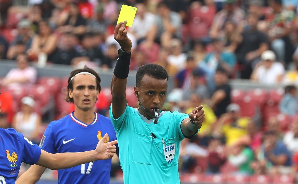Omar Abdulkadir Artan, árbitro marginado del Mundial, dirigirá la Supercopa de Europa