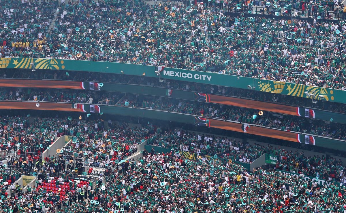 Mundial 2026 sufre emergencia en Estadio Azteca: Hincha sufre infarto y se desploma