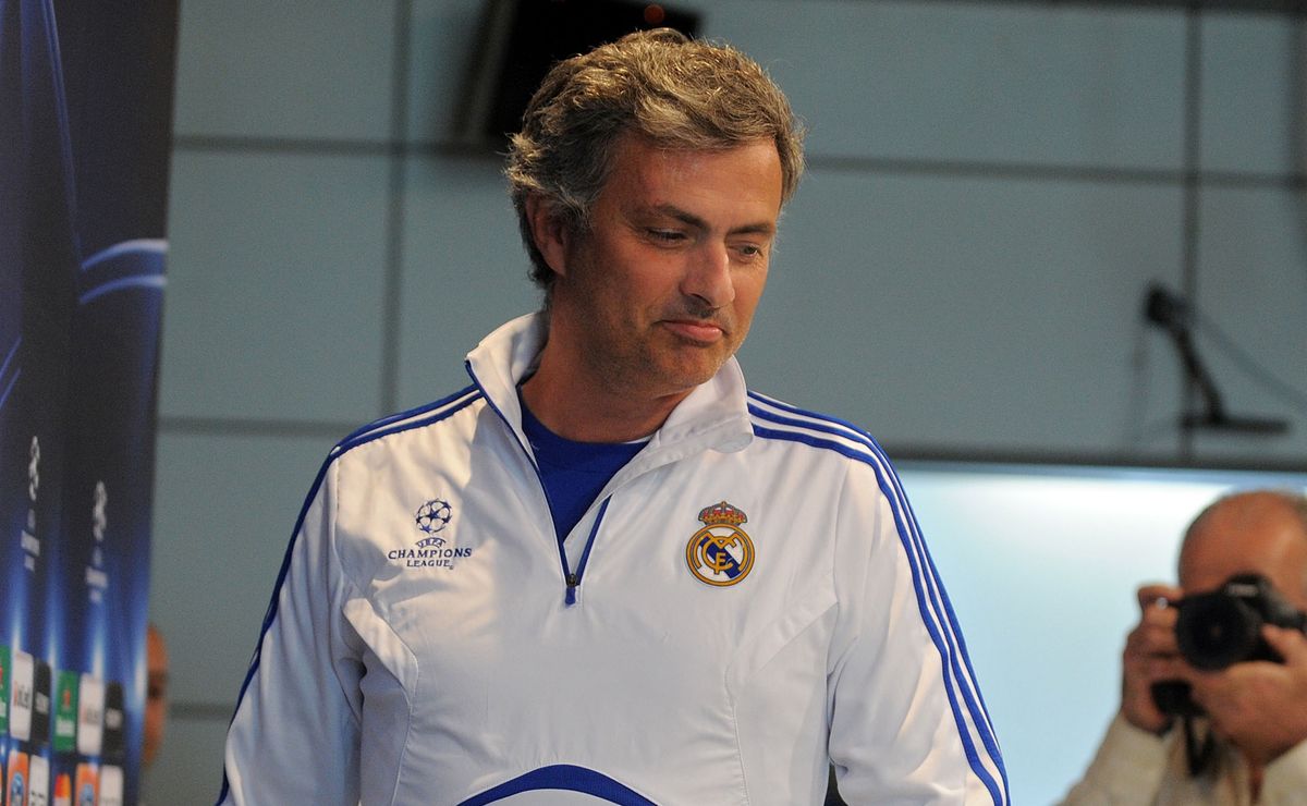 Oficial: el presidente del Real Madrid sí cumple y José Mourinho es el nuevo entrenador merengue