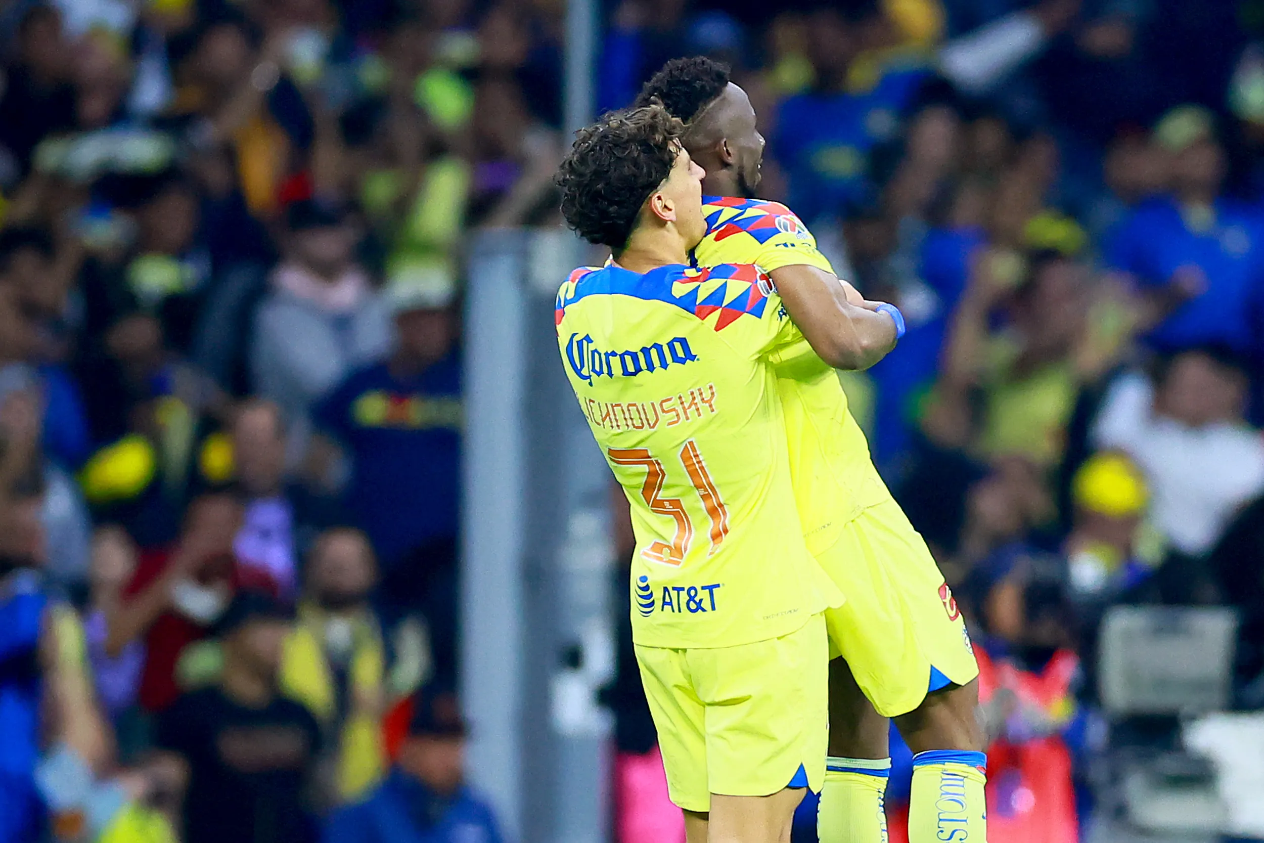 Igor Lichnovsky celebró varias veces junto a Quiñones. (Manuel Velasquez/Getty Images).