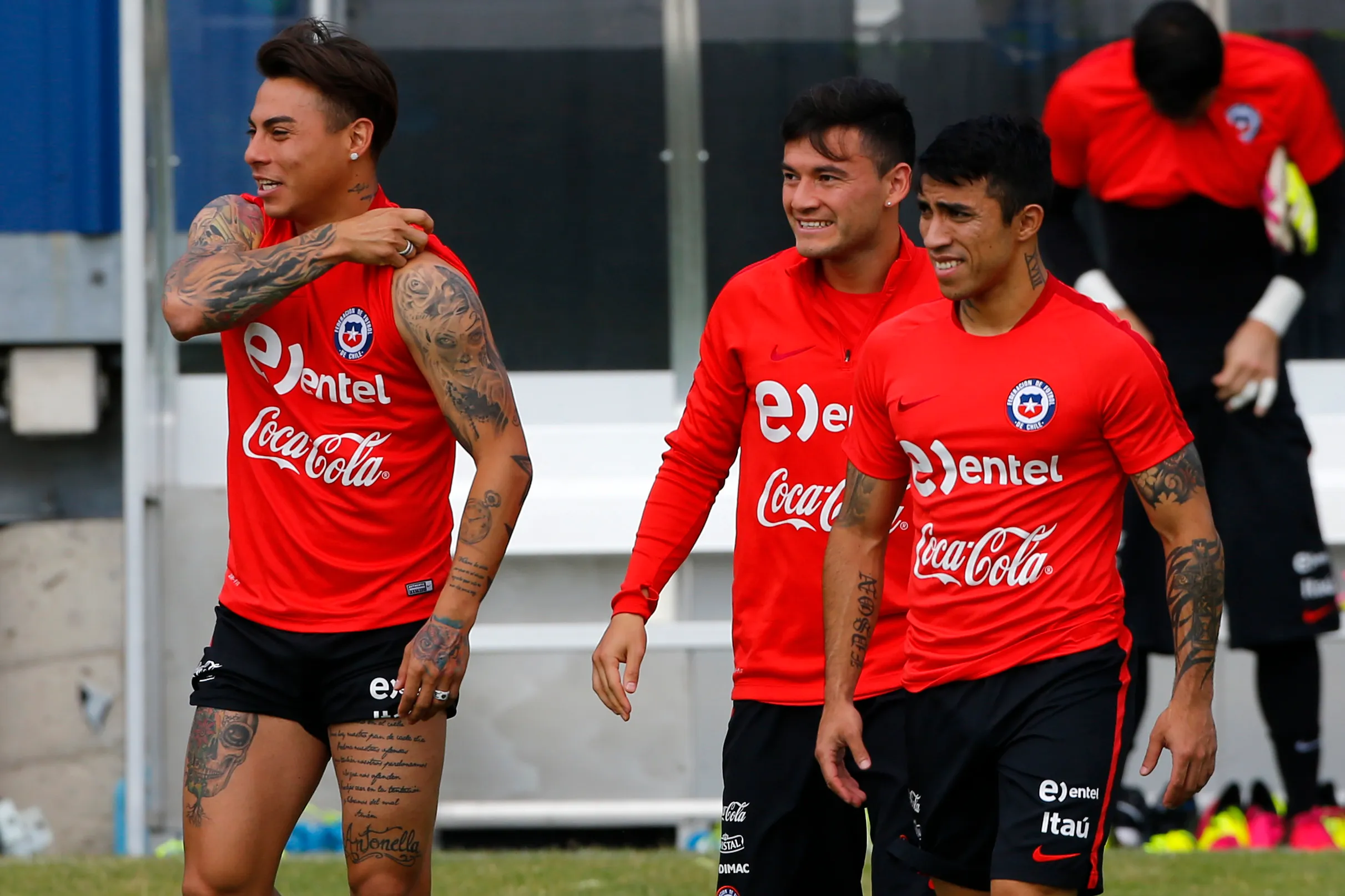 Edu Vargas, Charles Aránguiz y Edson Puch en la Roja. (Andrés Piña/Photosport).