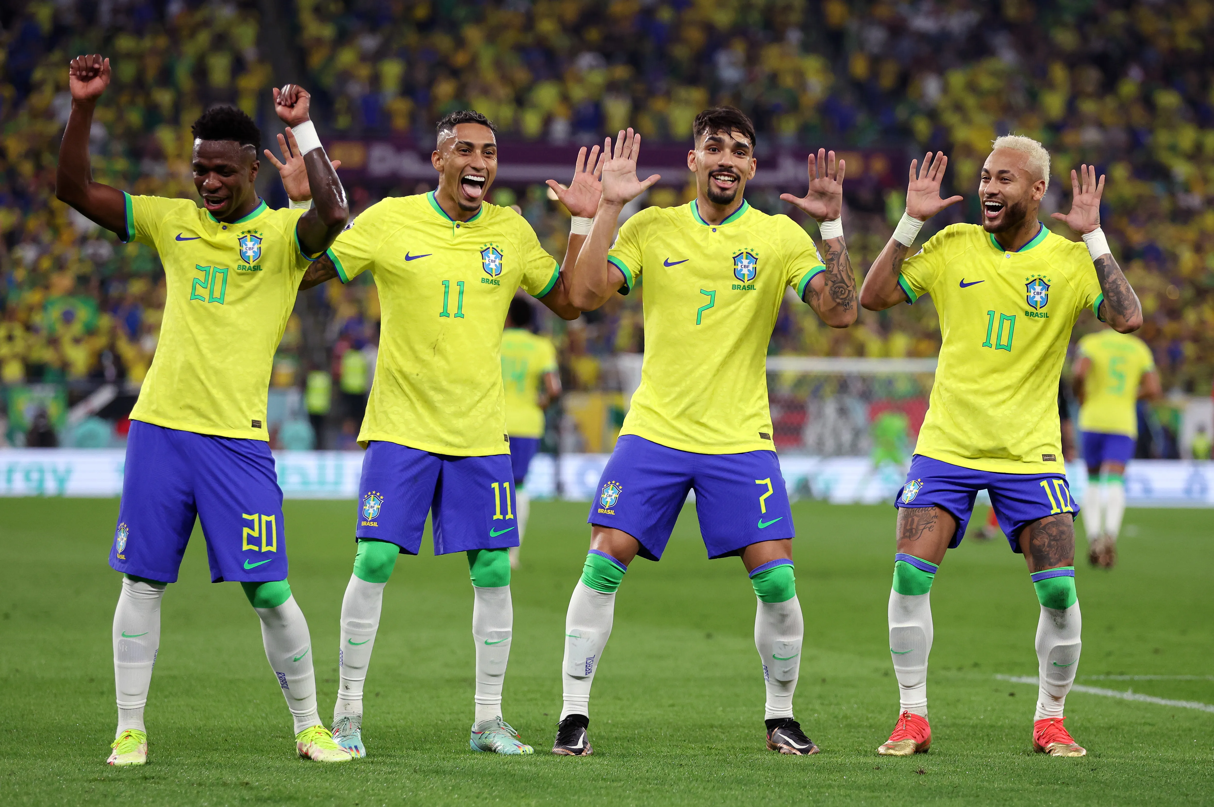 Vini, Raphinha, Lucas Paquetá y Neymar festejan en Qatar 2022. (Francois Nel/Getty Images).