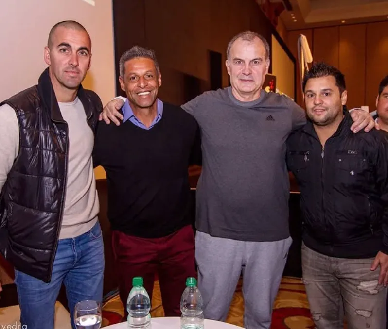 Biscayzacú (a la derecha) junto a Marcelo Bielsa en 2018. (Captura Instagram).