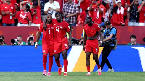 Cyle Larin igualó para Canadá.