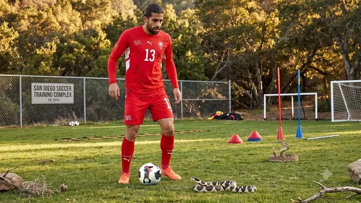Ricardo Rodríguez y Suiza sufren la presencia de serpientes venenosas en el Mundial.