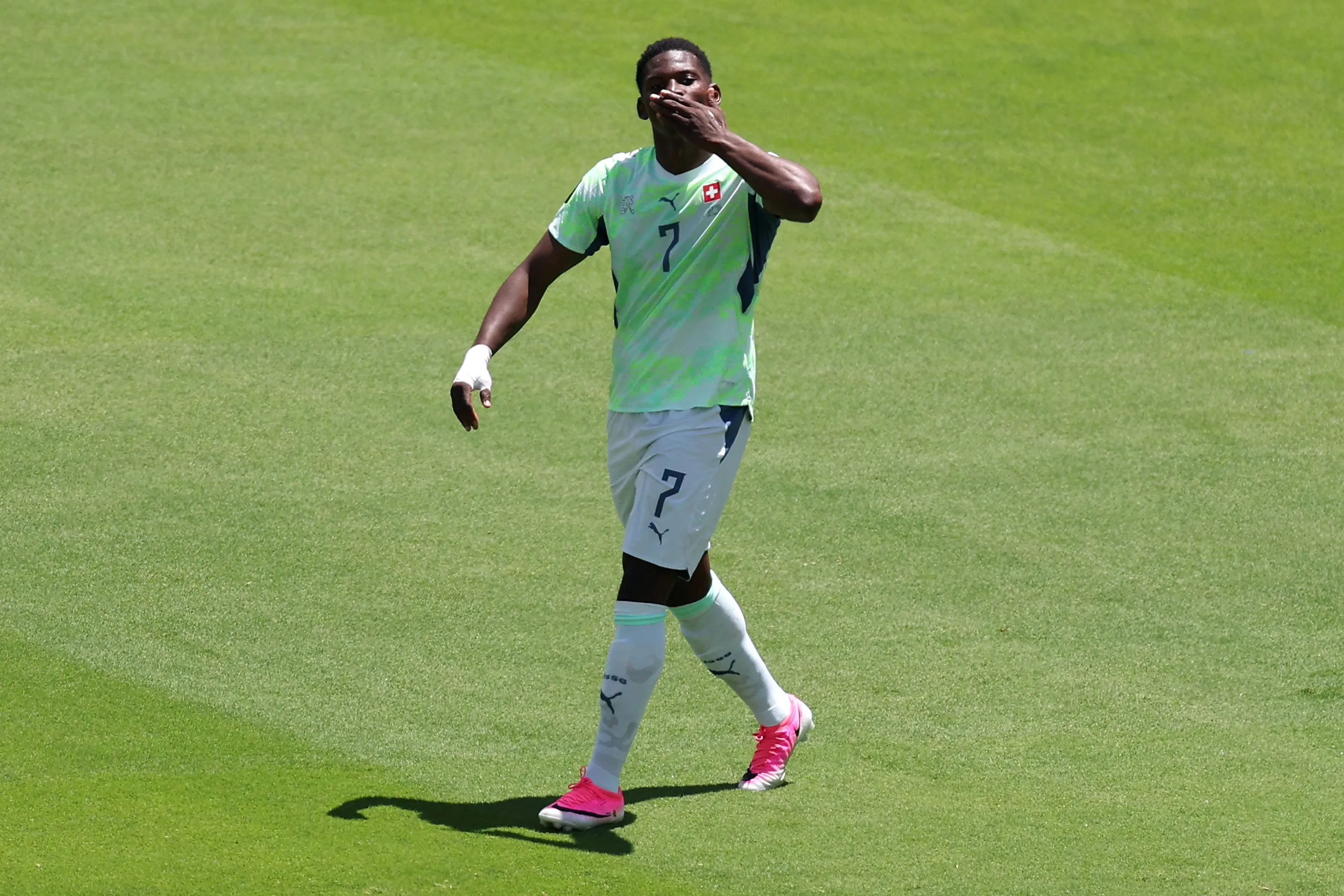 Embolo celebró el 1-0 de Suiza | Getty Images