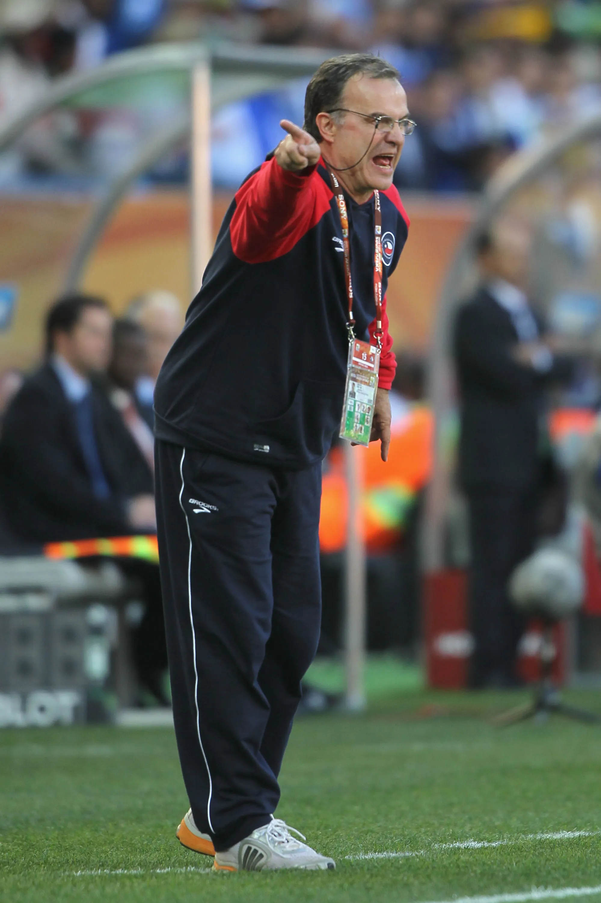 Marcelo Bielsa recordó el Mundial de Sudáfrica 2010 que disputó con Chile  (Photo by Christof Koepsel/Getty Images)