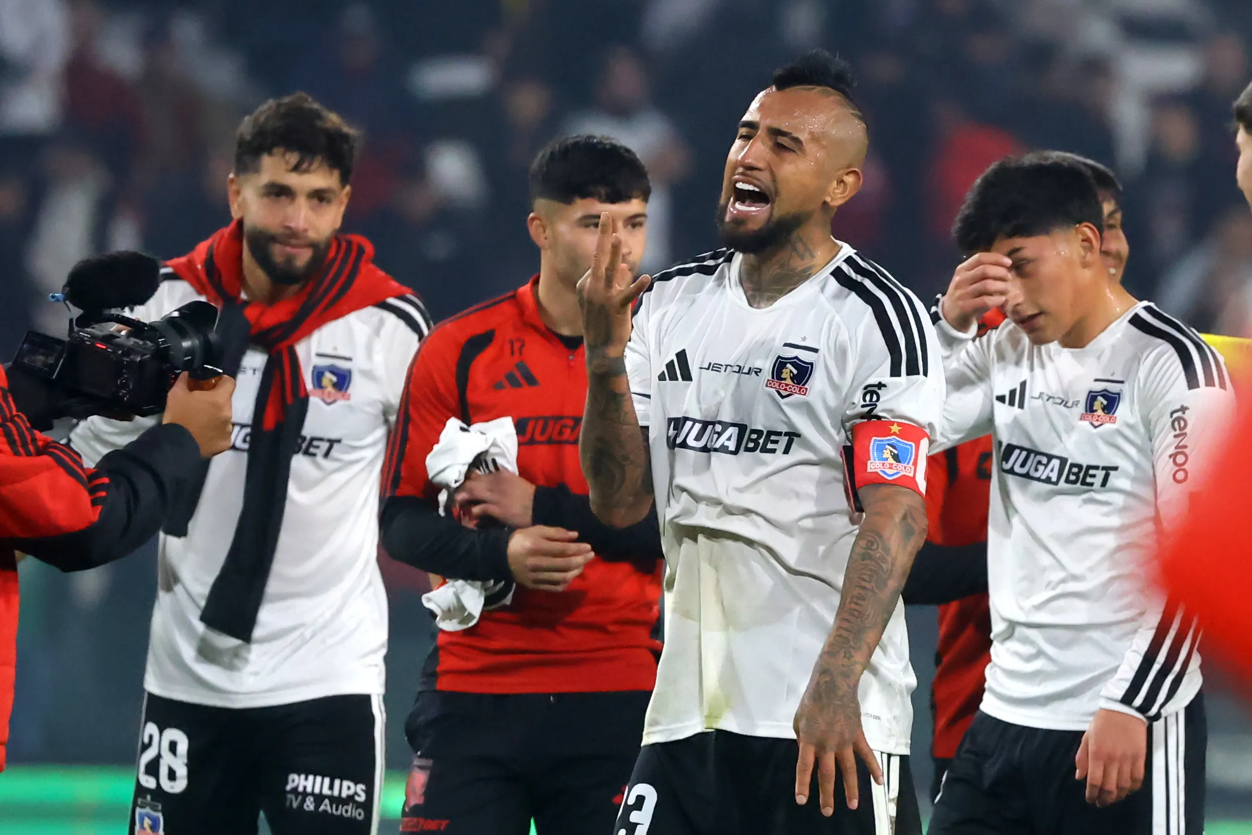 Arturo Vidal recibe elogios en Colo Colo. Foto: Jonnathan Oyarzun/Photosport