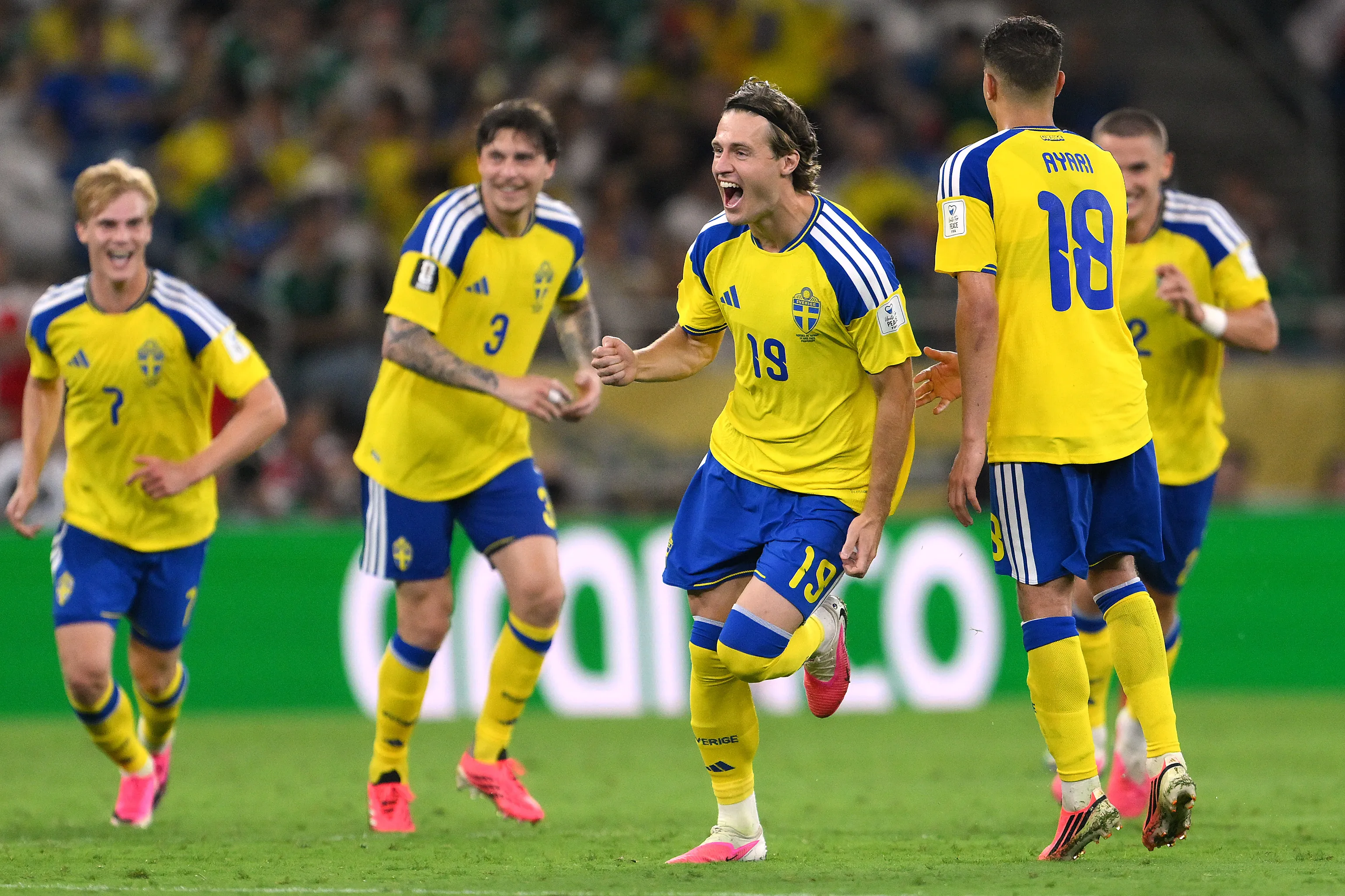 Mattias Svanberg (19) celebra su gol ante Túnez