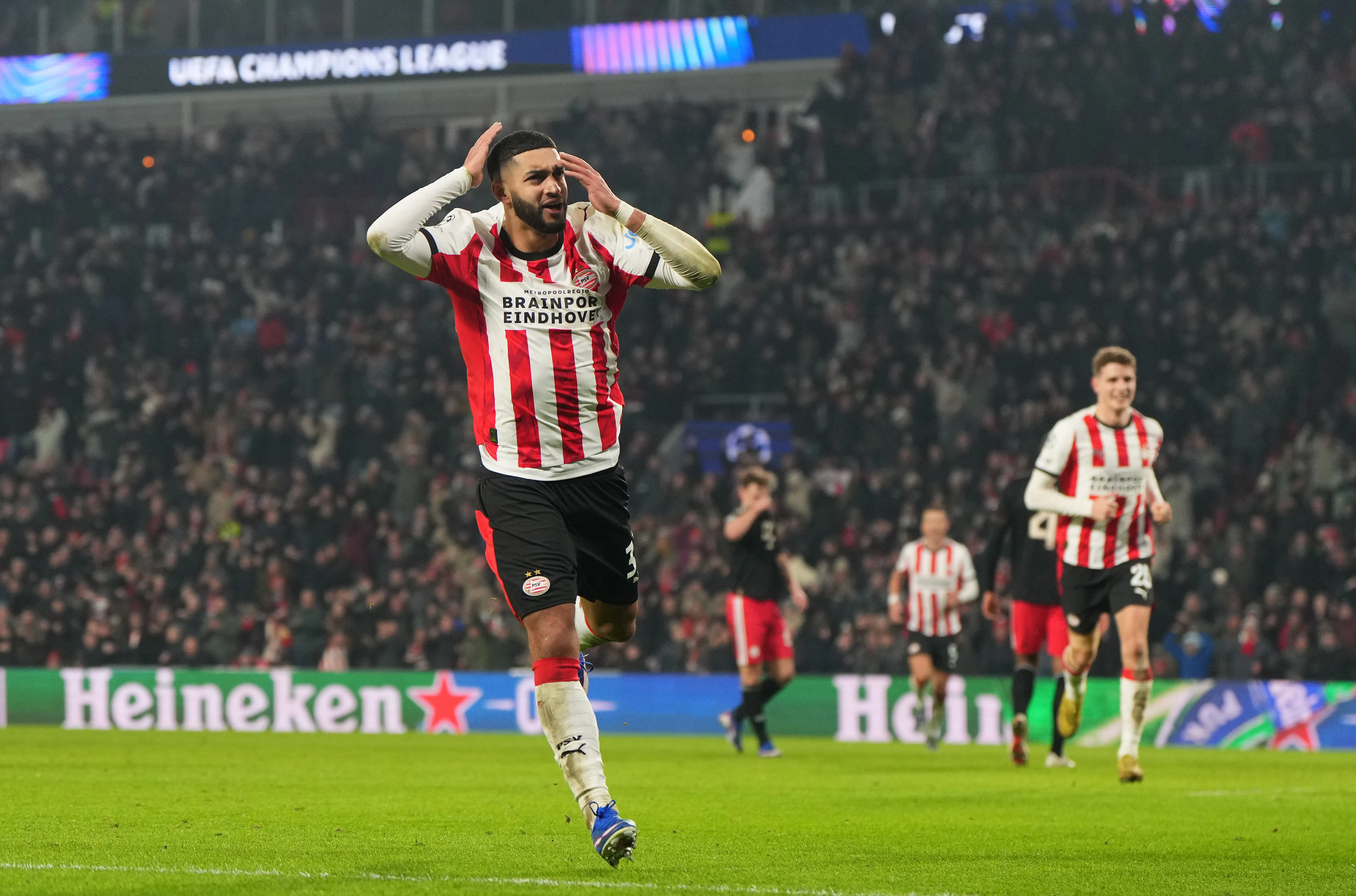 Ismael Saibari festeja uno de sus goles en el PSV Eindhoven. (Alex Bierens de Haan/Getty Images).