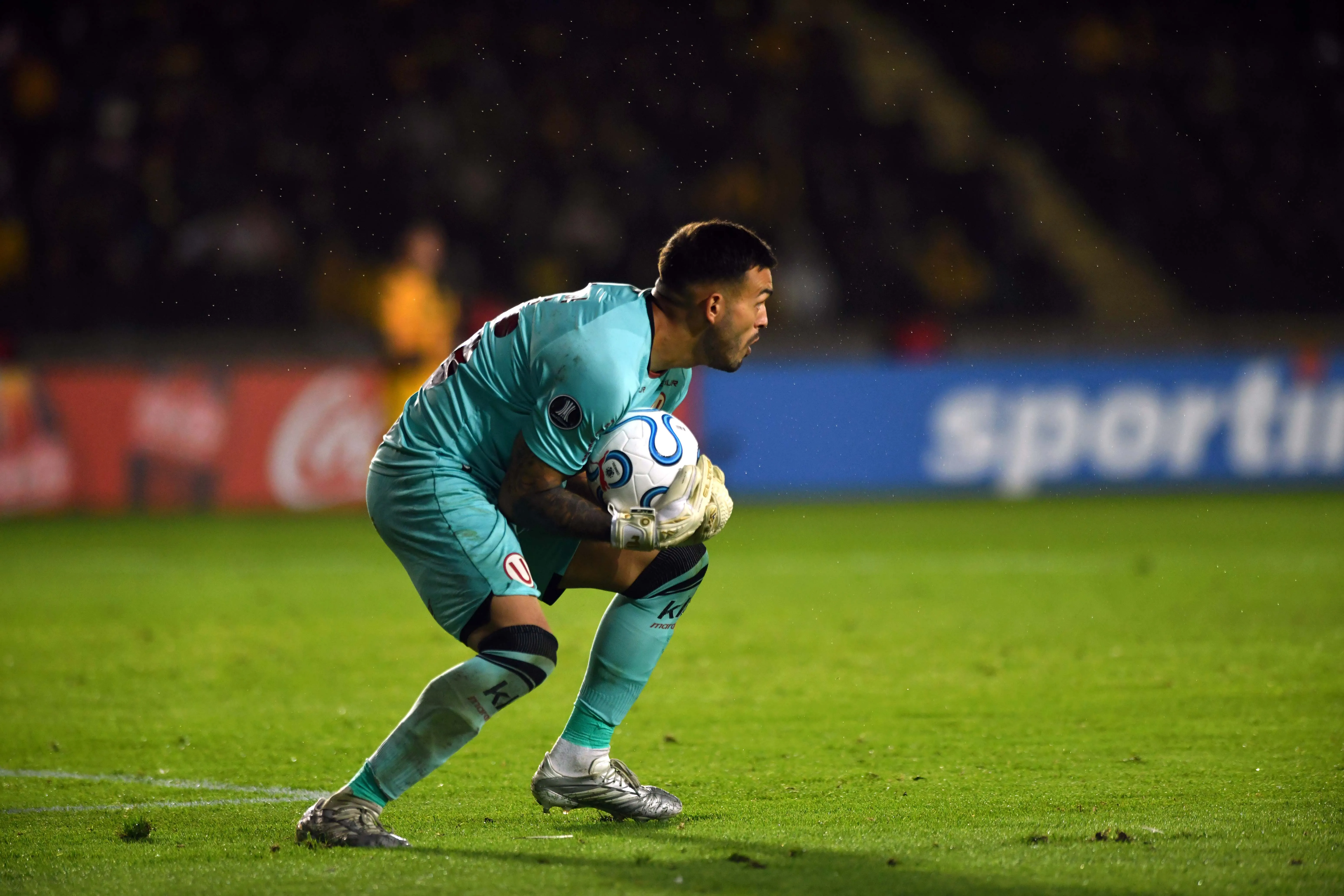 Miguel Vargas en acción frente a Coquimbo Unido en la Libertadores 2025. (Alejandro Pizarro Ubilla/Photosport).