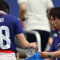 Un ejemplo Mundial: hinchas de Japón limpian el estadio tras debut