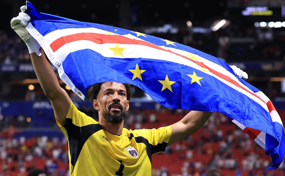 El portero que le tapó todo a España en el Mundial y que se mandó dos blooper ante la Selección Chilena