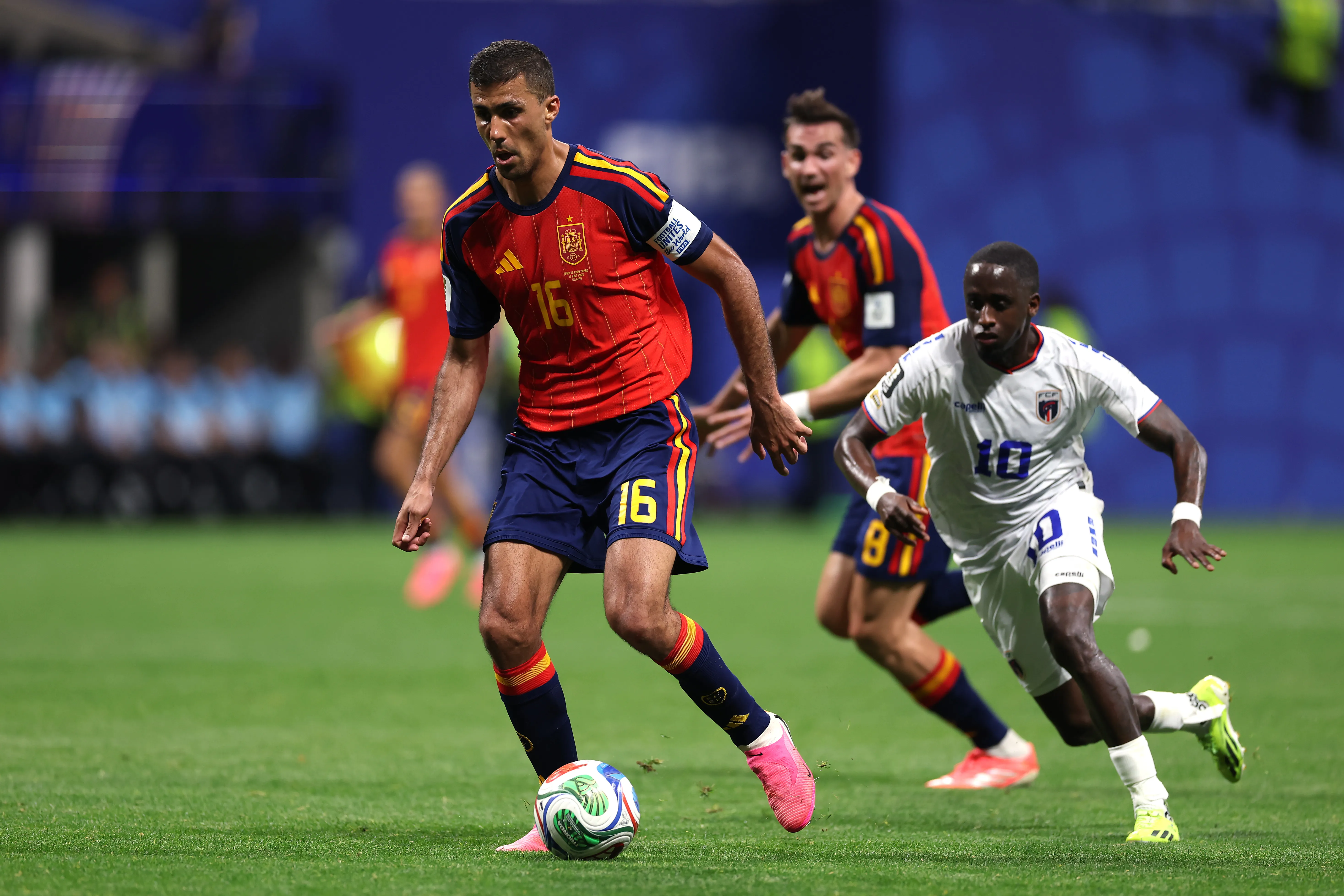 Rodri en acción ante Cabo Verde. Es el capitán de los españoles. (Mattia Ozbot/Getty Images).