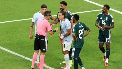 El árbitro Maurizio Mariani quedó atrapado en sus decisiones.