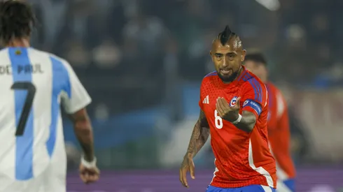 Arturo Vidal y Rodrigo de Paul se toparon en Eliminatorias.