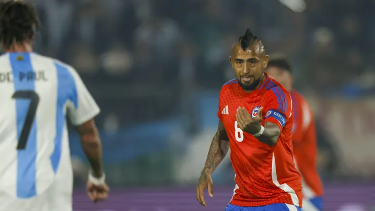 Arturo Vidal y Rodrigo de Paul se toparon en Eliminatorias.