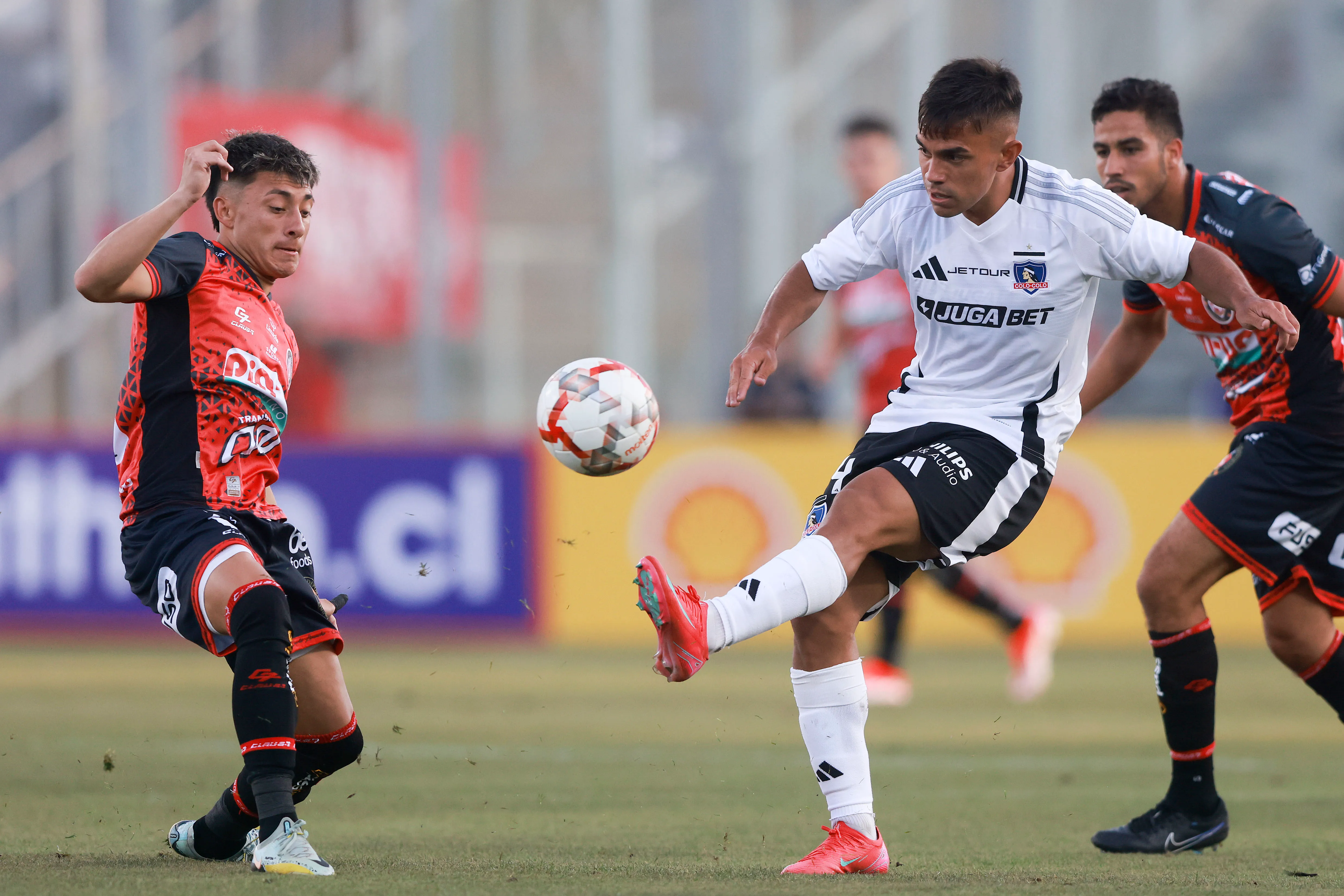 Deportes Limache confirma destino de Josué Ovalle/Photosport