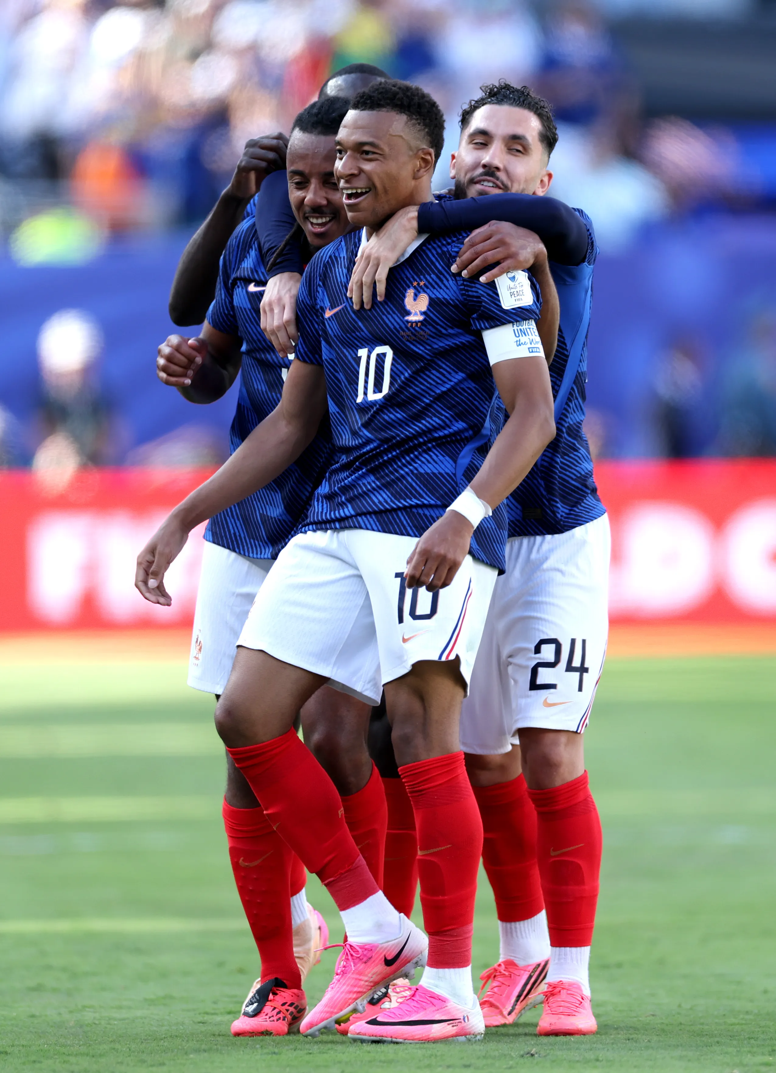 Mbappé se transformó en el salvador de Francia y comandó triunfo por 3-1 a Senegal (Photo by Dan Mullan/Getty Images)