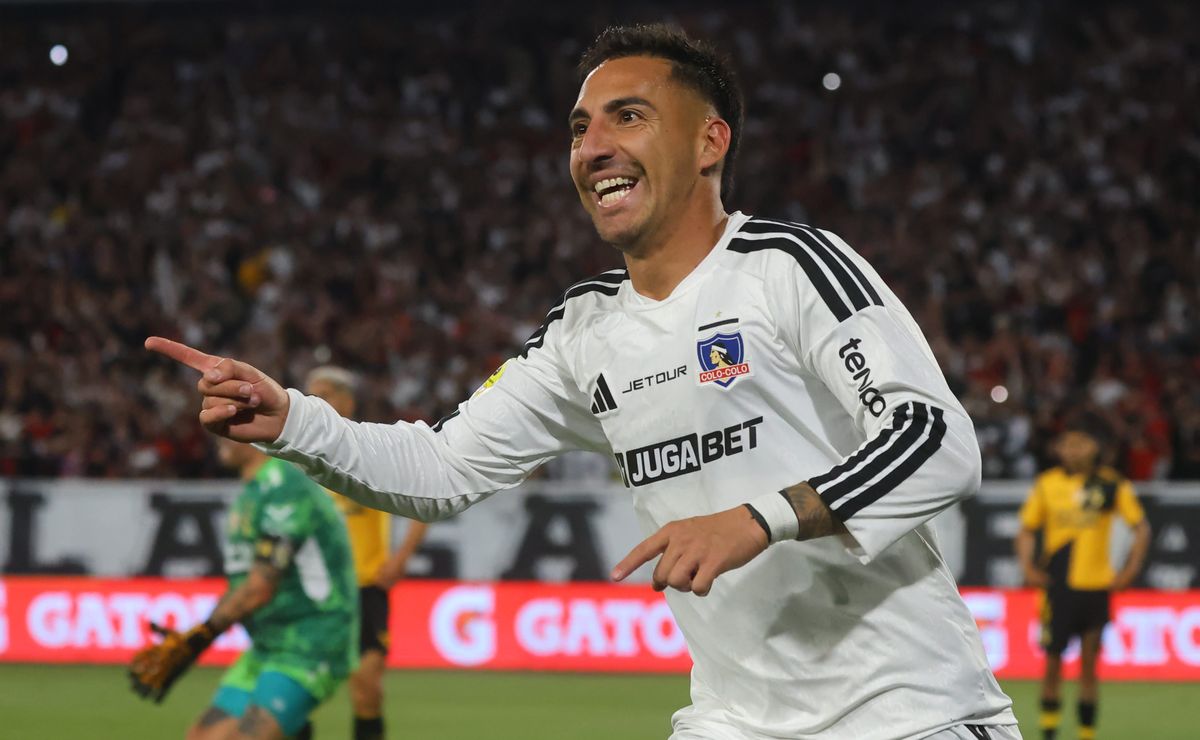 Javier Correa y Colo Colo respiran por ahora: Tribunal de Disciplina posterga su castigo