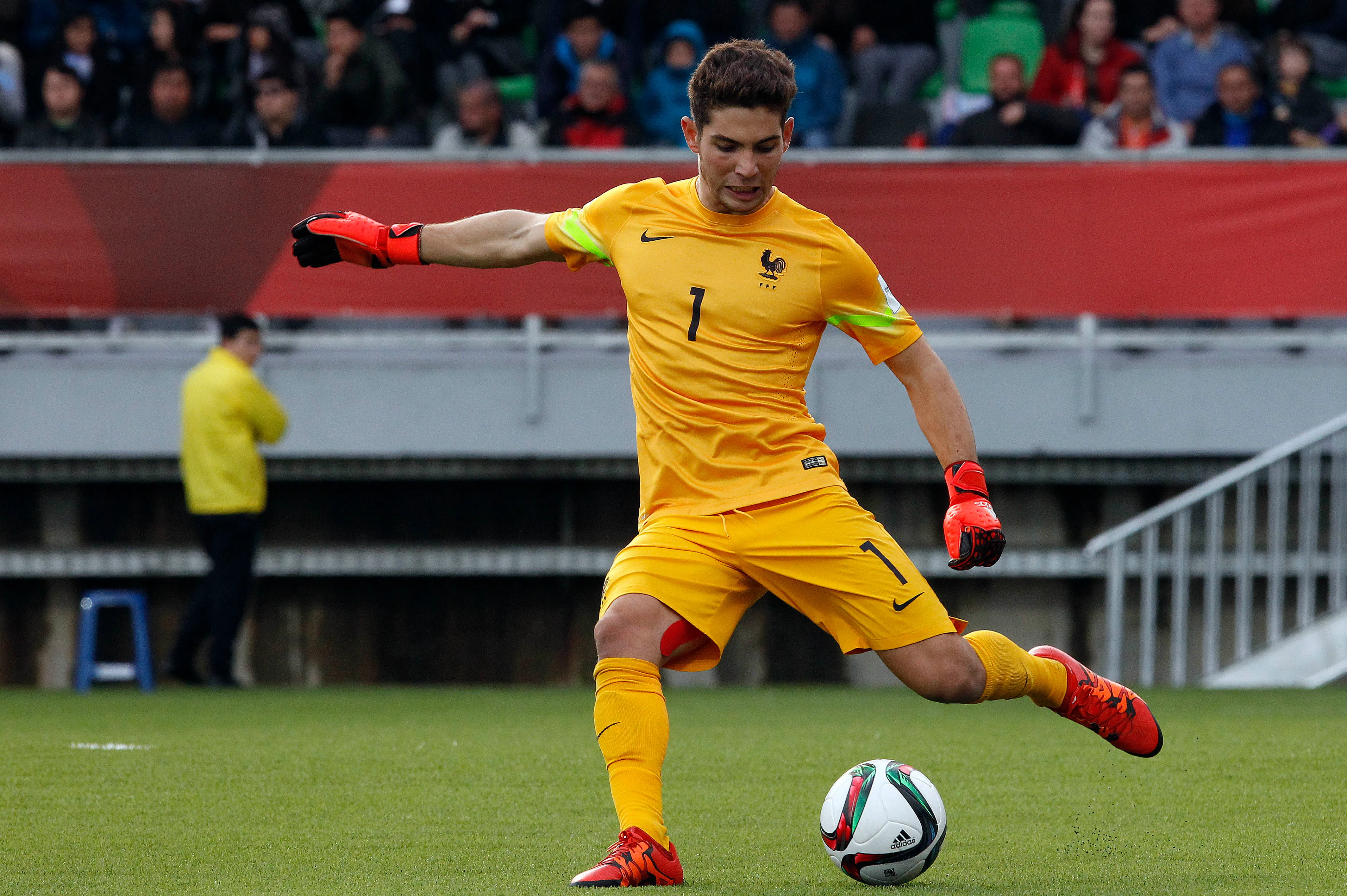 Luca Zidane en acción por Francia ante Nueva Zelanda en el Mundial de Chile 2015. (Sergio Piña / Photosport).