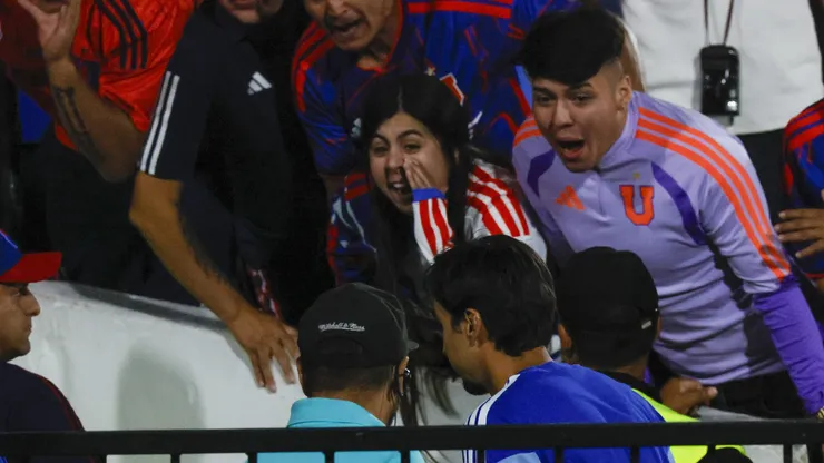 Encaró a Meneghini y ahora no puede entrar al estadio