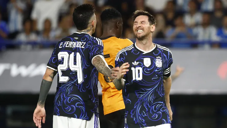 Enzo Fernández se rindió a los pies de la Pulga Messi, lejos el mejor jugador de Argentina.