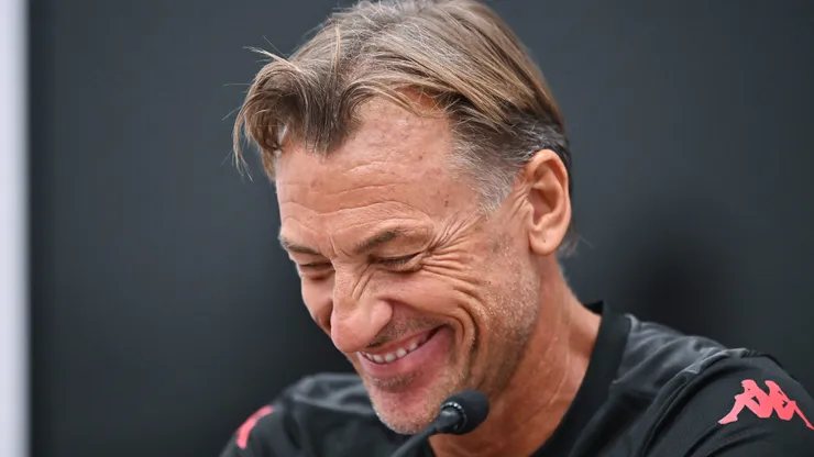 El nuevo DT de Túnez fue pura sonrisa.