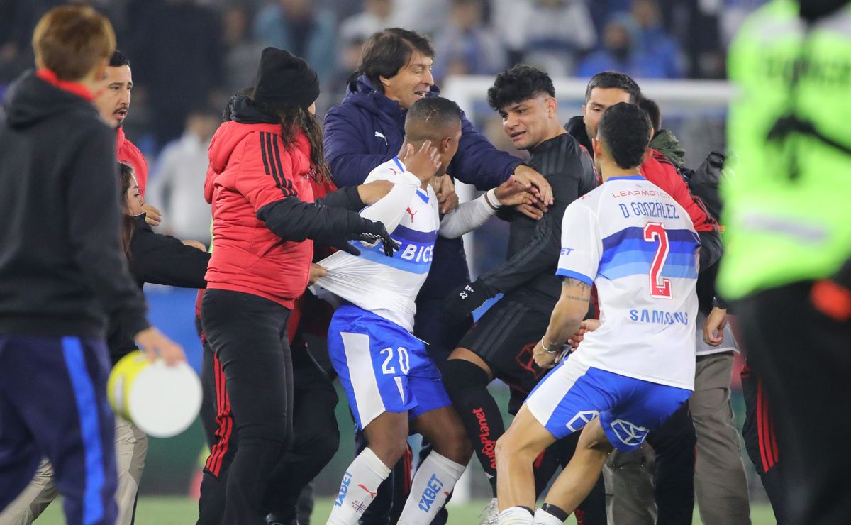 El consejo que le dan a Diego Valdés por pelea entre Colo Colo y la UC por su fichaje: “El más grande”