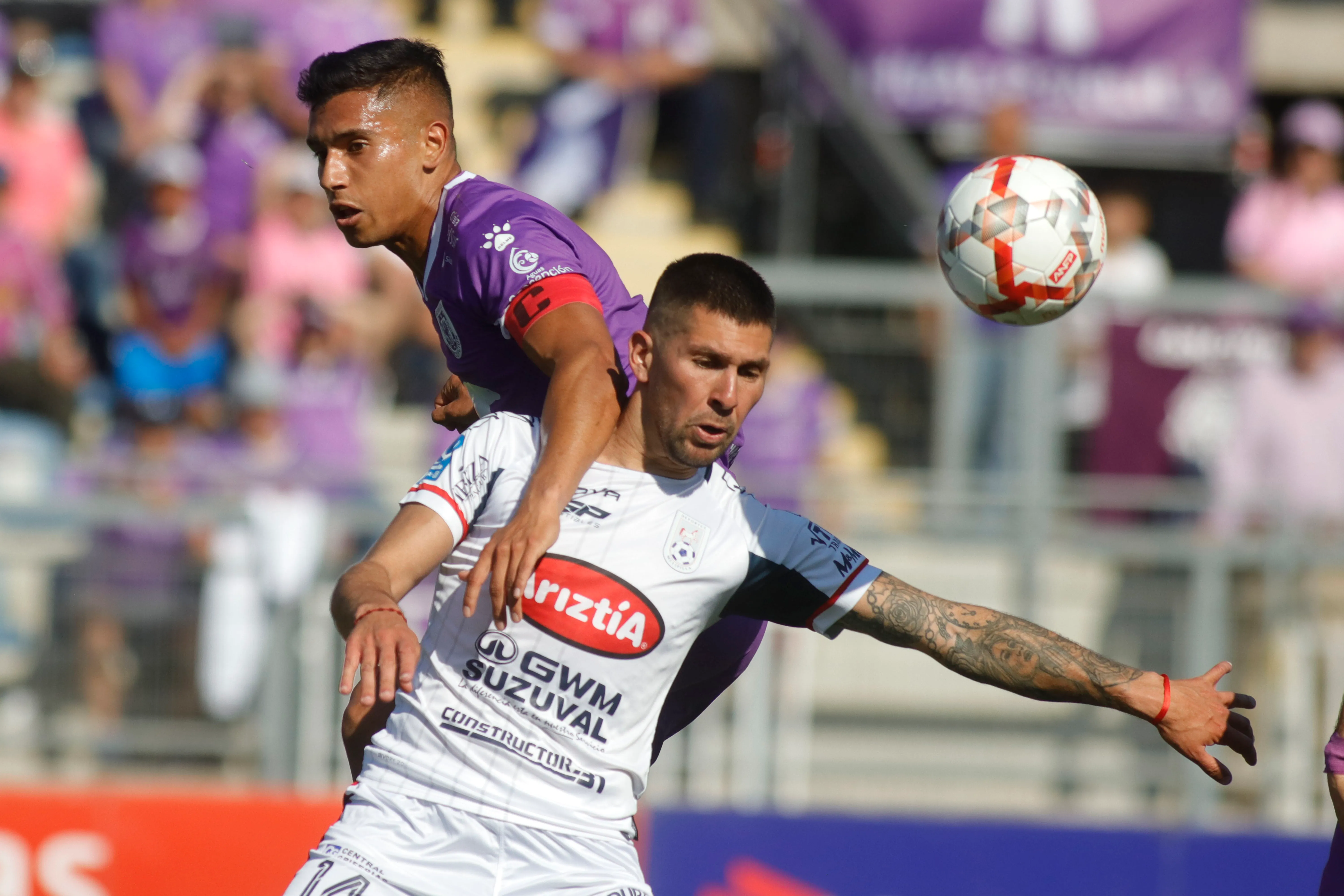 Lautaro Rigazzi en acción por el León de Collao. (Jorge Loyola/Photosport).