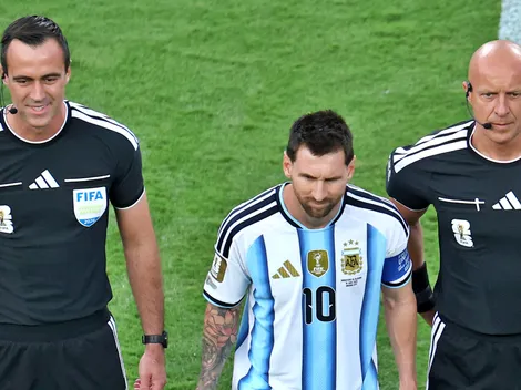 Leyenda del United dispara contra árbitros tras planchazo de Messi