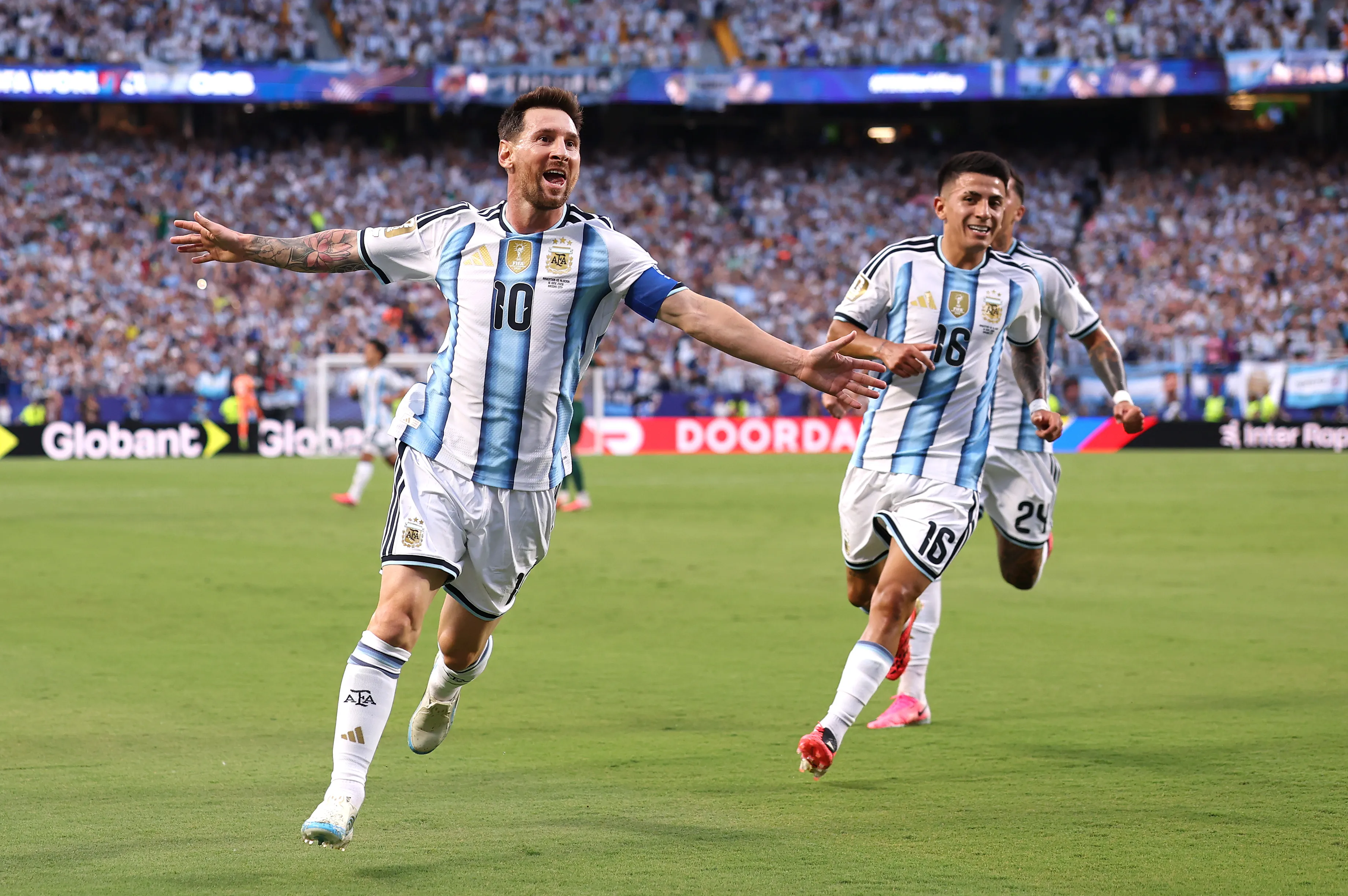 Lionel Messi le demostró a todo el mundo que, pese a su edad, es el mejor jugador del mundo. Y cómo lo agradece Argentina, que deposita todas las esperanzas en su juego | Getty Images