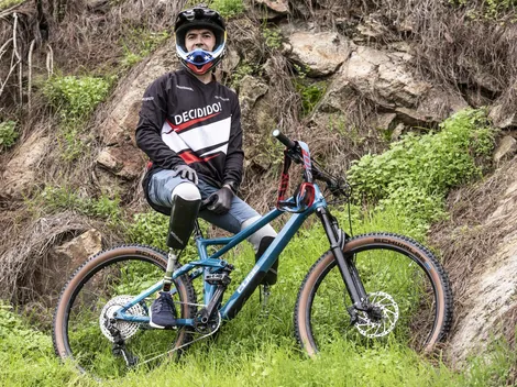 Perdió ambas piernas a los 12 años y hoy es pionero en el downhill
