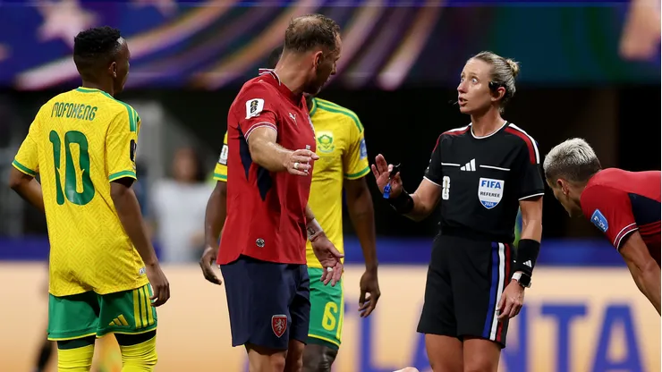 Una árbitra mujer debutó en el Mundial 2026