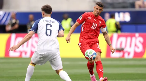 Xhaka empieza a dominar en el mediocampo