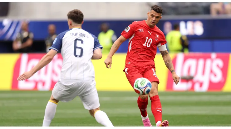 Xhaka empieza a dominar en el mediocampo