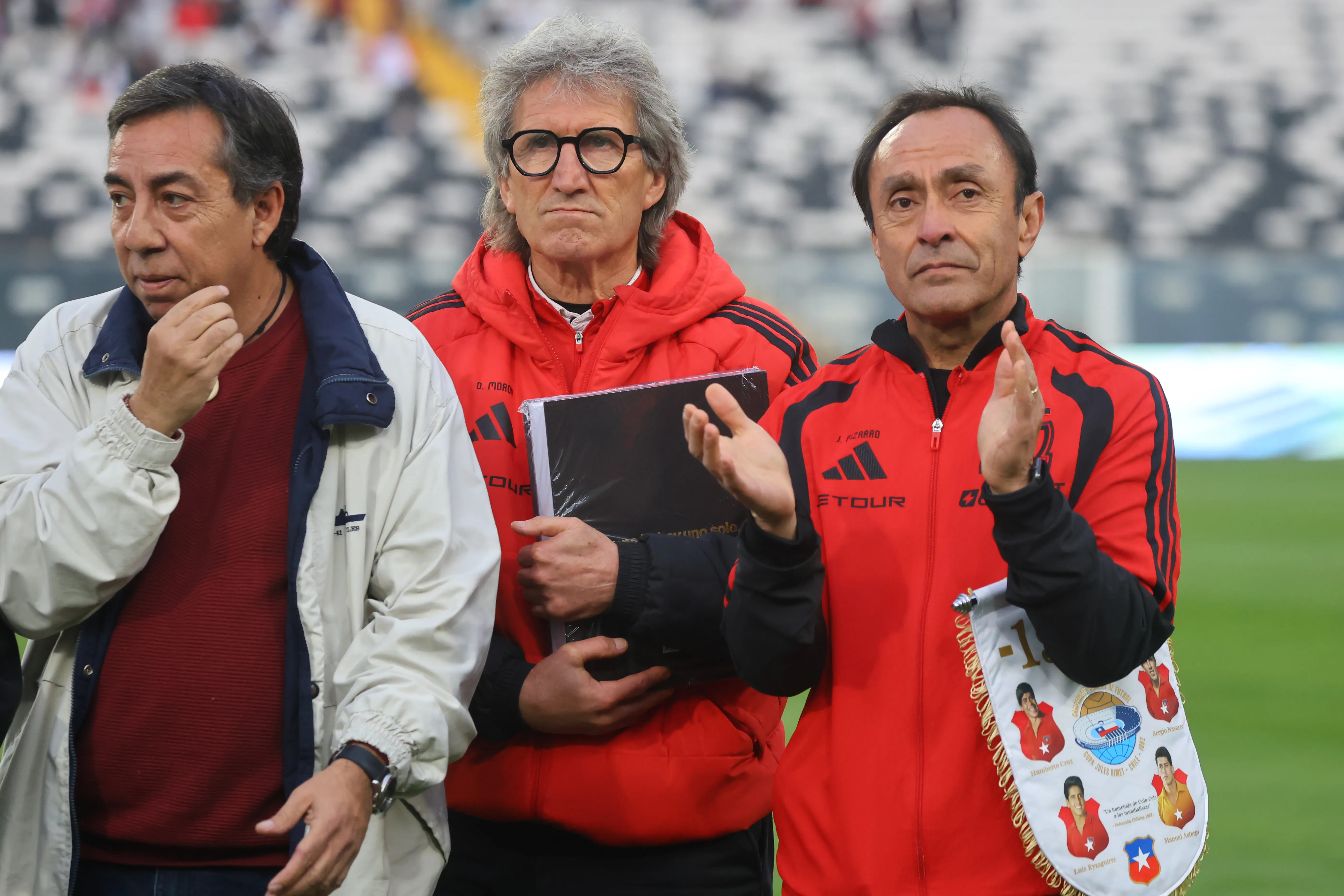 Jaime Pizarro le avisó a Arturo Vidal que, más allá de su visión, ellos siguen viendo refuerzos para Colo Colo. Foto: Photosport.