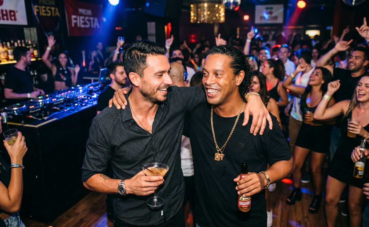 “Un mambo extraordinario”: Pinilla revela el carrete infernal que vivió con Ronaldinho en Miami