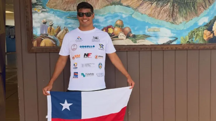 El nadador entró a la historia chilena tras completar el canal de Kaiwi.