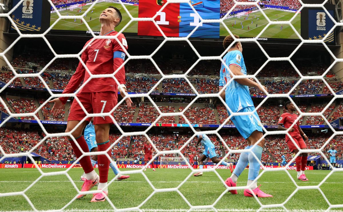 En Portugal le piden a Cristiano Ronaldo que se retire y ponen de ejemplo a Chile: “Momento de marcharse”